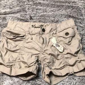 Vanilla Star size 7 khaki stretch shorts